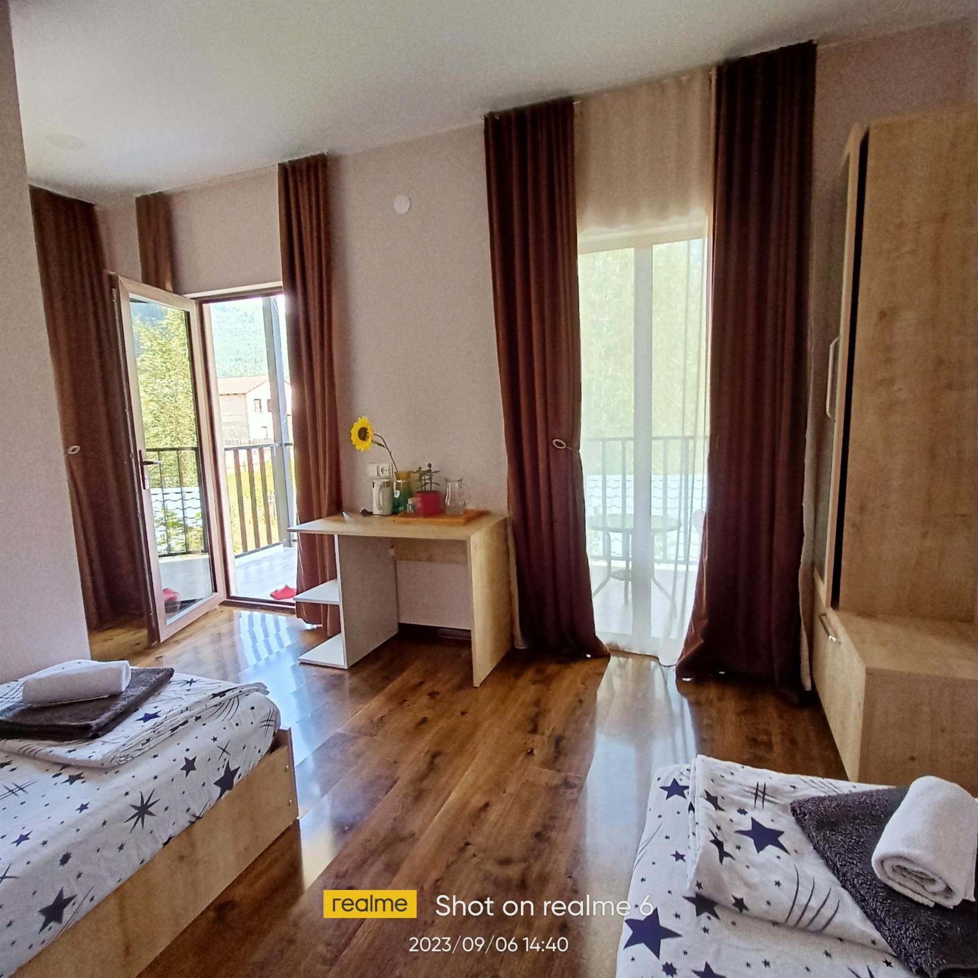 House B&B Mestia Bagian luar foto